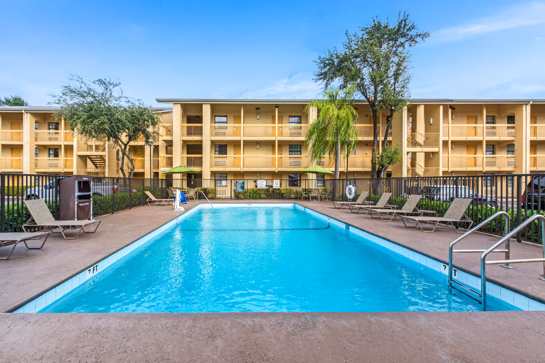 La Quinta Inn & Suites by Wyndham Miami Airport North